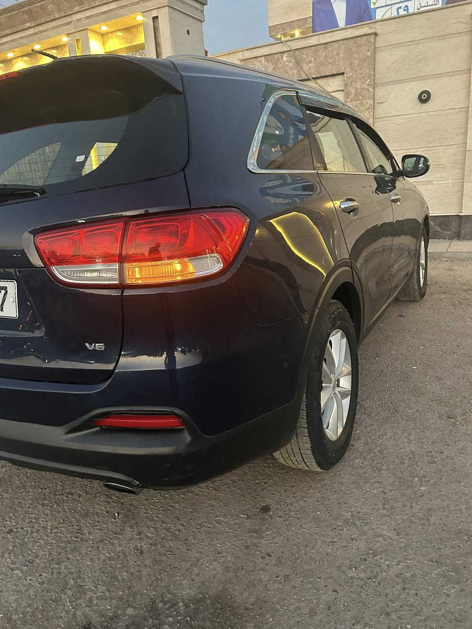 السلام عليكم لبيع كيا سورنتو وارد امريكي موديل 2016 حادث واضح كدامكم بنيد مصبوغ وجاملغ بارد 
مواصفات عادية تبريد قطعتين اشاير مرئي شاشه جبيره 3 وضعيات قياده 7 راكب مكينه كير بلاديات ممفتوحات محرك 6 سلندر غرفه شاده جديده 
ارضيه جلد مدوشمه مكاني بغداد حي النصر 
السعر 158 وبيها مجال رقم نكليزي بسمي 
***********
