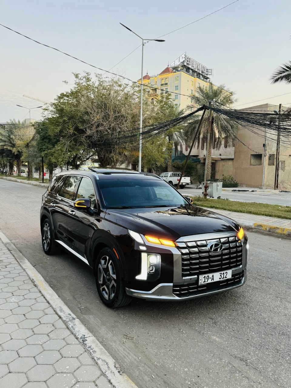 السلام عليكم هونداي بلسايد 2023 فول مواصفات فئة المتد 1/1
بصمة تشغيل وابواب
فتحتين سقف
بردات خلفي 
4 كامرات محيطية 360 درجة
ليد امامي خلفي LED
ويل 20 انج المرغوب
اشاير بلمري
رادار امامي وخلفي وجانبي
تحديد مسار قياده ذاتية
تدفئة وتبريد كشنات امامي وخلفي
داخل جلد
7 راكب سياحي كشن منفصل
حساس امامي خلفي
اوتو هولد اطفاء ذاتي
كشن خلفي كهرباء قلاب 
ثلاجة بلجكمجة
تبريد وتسخين كلاصات
شحن لاسلكي 
محرك 3800 
ماشية 47 الف  بحالة جداً ممتازة ومستوردهة ع ايدي كلشي ع وضع الشركة اي شي ما مفتوح بلسيارة
رقم مميز ثلاثي بأسمي تريدهة مع الرقم او بدون هم عادي
وبيهة بعد هواية مواصفات
حادث السيارة ربع دعامية امامي والبنيد بي فقط بارد واني صبغته بلعراق بدون ايرباك كلة سليم
والسونر مرفق بلمنشور
مكان السيارة كربلاء 
للاستفسار اكثر ***********
