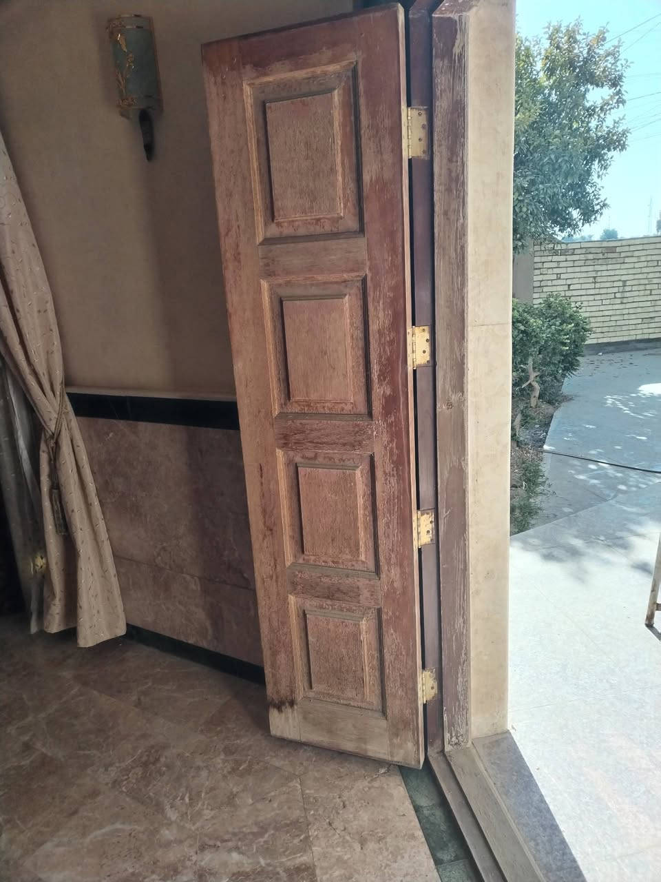 السلام عليكم اليريد تصليح اخشاب أو صبغ غرفه صاج أو بوب كافت تصليح وصبغ الخشاب بخدمتكم وين مجان اشتغل وسعار مناسبه شغلي موقعي بلبيوت وين مجان بخدمتكم والتزام بلمواعيد رجال اريد اعيش عل باب الله وين يصير رزق اروح اشتغل *********** وتساب
