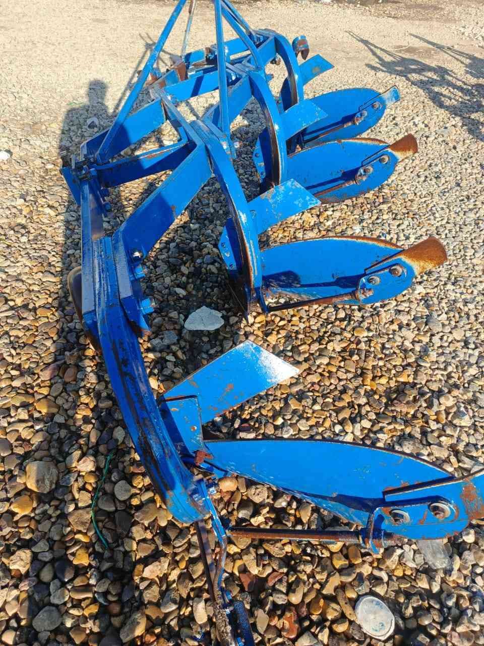 اللهم صل على محمد وال محمد
موجود حجم 16 البير رباعي فدان
يرهم مراوس اي شيء
***********
