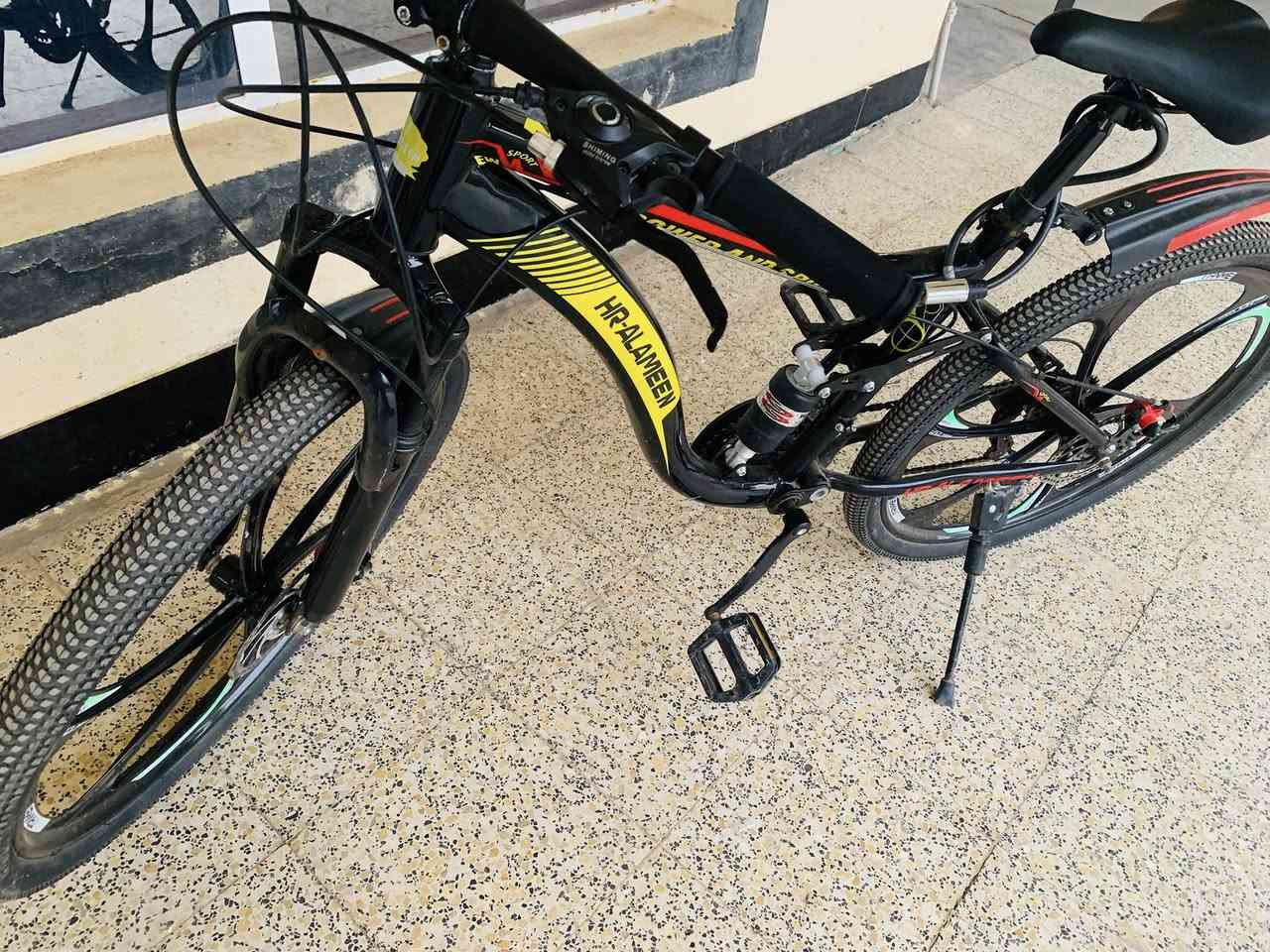 دراجه للبيع. بسعر مناسب نضافه 100
***********
