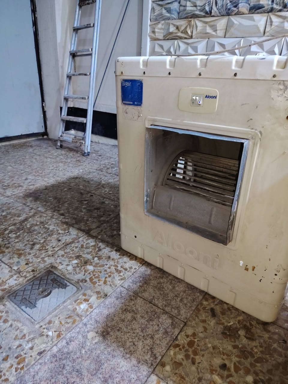 متاح للبيع الونا شركة الحياة حجم 2ونص ماطور بلادي ممصلح حلفات جدد سرعتين جاهزة. بس خلي مي وشغل.. مكلف بالنشر. هذا رقم صاحب الشأن. ***********.
