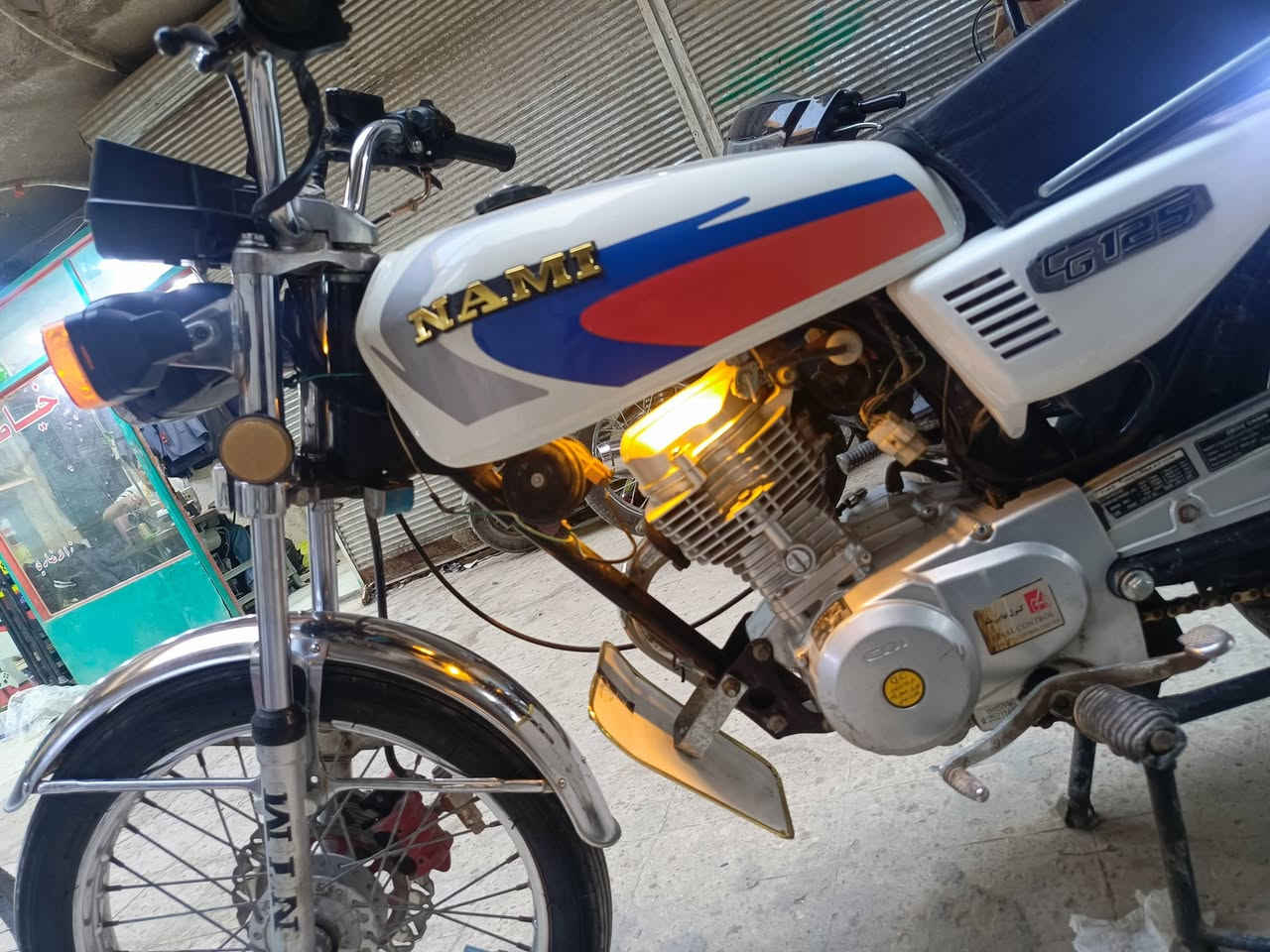 دراجه اصولي وكيل العارضي خان المخضر 
موديل 2023 والتعمير25 المحرك مامفتوح 
دراجه خير من الله وهاي النضافه كدامكم لا تنقص ولا ذب دهن *********** واتساب وفيس فقط 
سعر 900 وبيها مجال للشرايه يدلل
