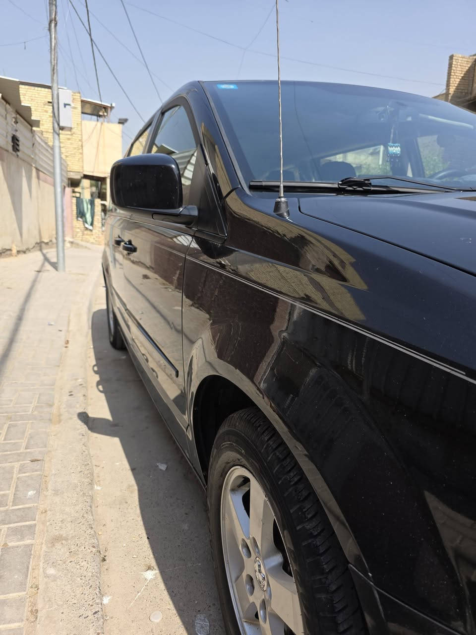 السلام عليكم 
دوج كرفان موديل 12 اللون اسود 
ماشيه ٧٣ الف السياره جديده ومكفوله كفاله عامه كلين حتى الدعاميات كفاله مكينه كير تبريد كله جاهز تخم تاير وياها سبير اظافي 
 فول مواصفات ابواب كهرباء صندوك كهرباء
كشنات مخمل دواسه البريك والبانزين كهرباء
شاشه اندرويد 
سعرها ١٣٨ 
العنوان بغداد الشماعيه 
تليفون  ***********
