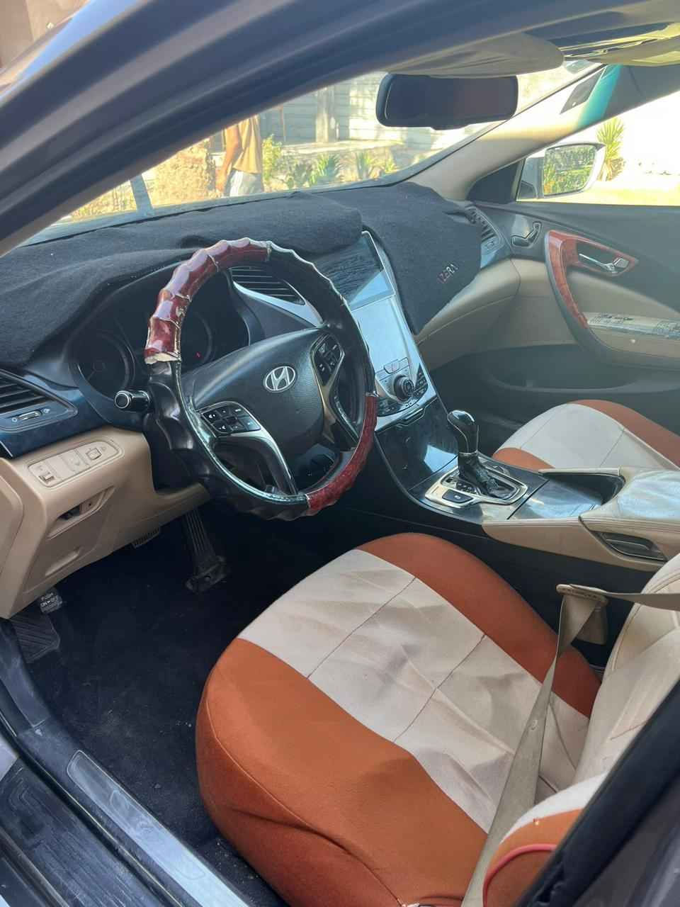 السلام عليكم 
ازيرا 2012 لون ذهبي فول لمتد 6 سلندر تبريد قطعتين بانوراما كشنات كهرباء رقم بغداد بيهه باب خلف سائق مفتوحه وجاملغات ثنين بارد وصبغ  بلباب الامامي  وصبغ بلتكمه الخلف باب سائق كد شبر سياره جاهزه اتصال *********** بغداد, العراق
