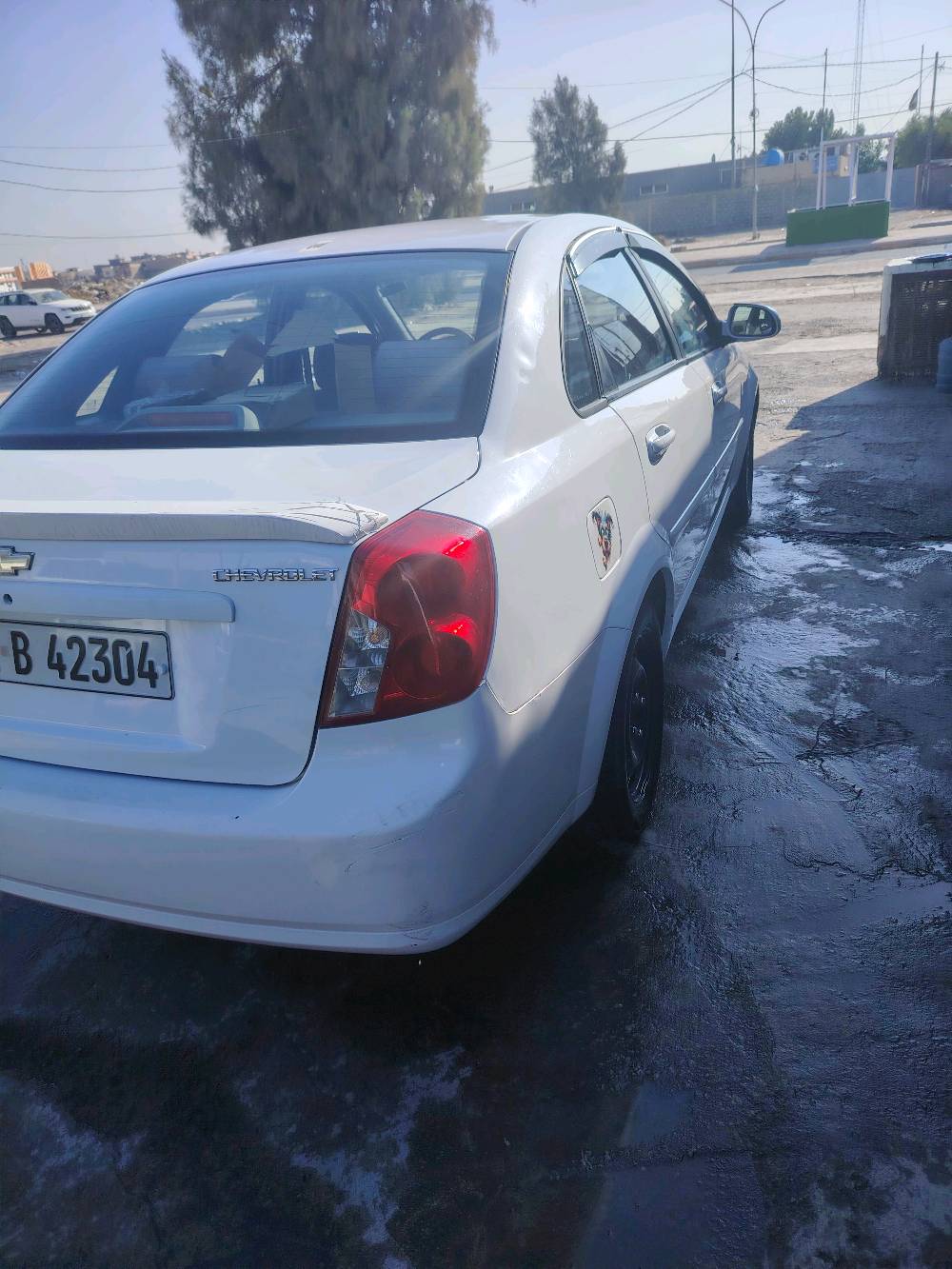 سيارة شيفروليه لون أبيض للبيع. بحالة جيدة ومتينة، مثالية للاستخدام اليومي. داخلية نظيفة ومفروشة بشكل مريح. تسع الباركات الأمامية والخلفية بالإضافة إلى مساحة تخزين واسعة في الصندوق. 

السعر قابل للتفاوض. للمعاينة أو للاستفسار، يرجى الاتصال عبر الرسائل.
