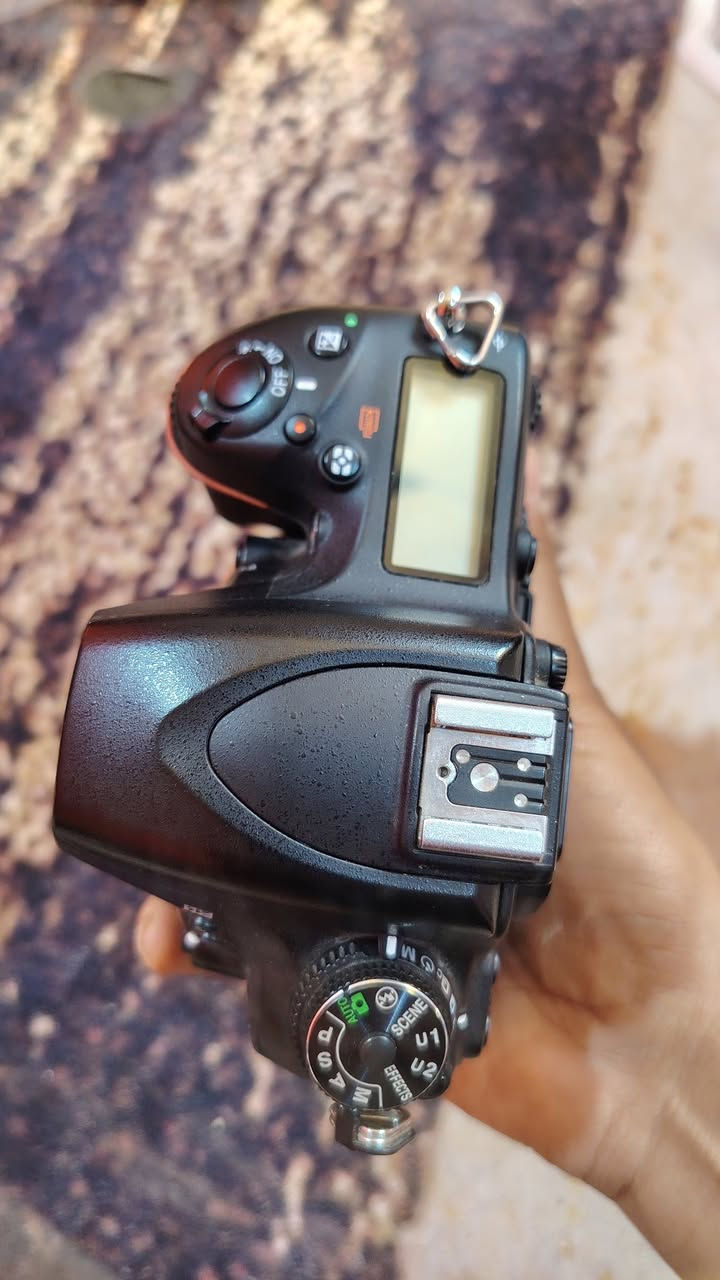 نيكون 750 فول فريم للبيع نظيفه كلش شخط ما بيهه

***********
