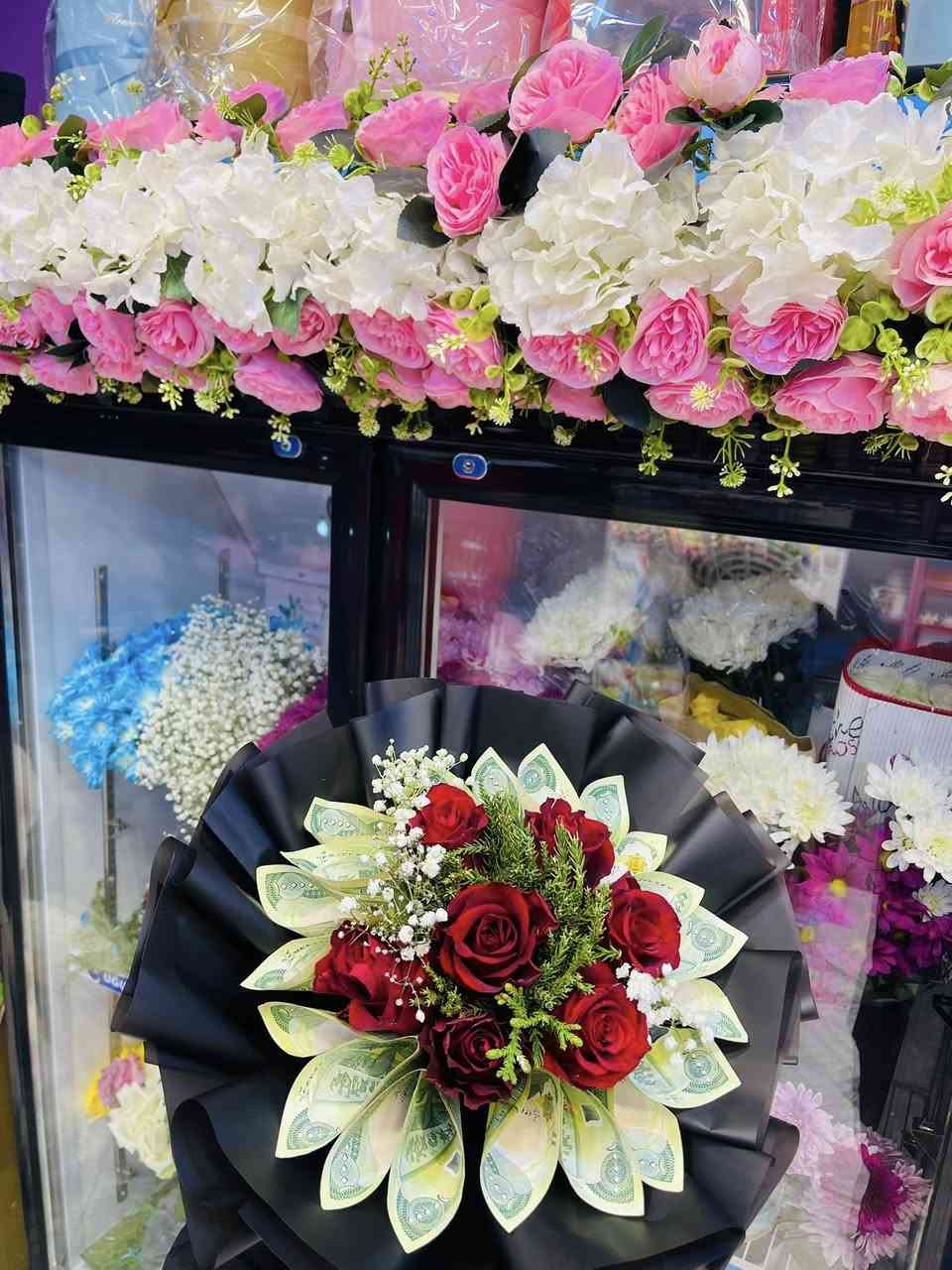 خليك مميز واهدي من تحب اجمل بوكيهات الورد الطبيعي🌹 ♥️ 
متوفر دفع  ماستر او رصيد اسياعنوان  ميسان/قطاع 28شارع السوك مجاور مجمع محمد الموسوي يوجد لديناخدمه توصيل 🚕 رقم الهاتف طلب السريع ***********
