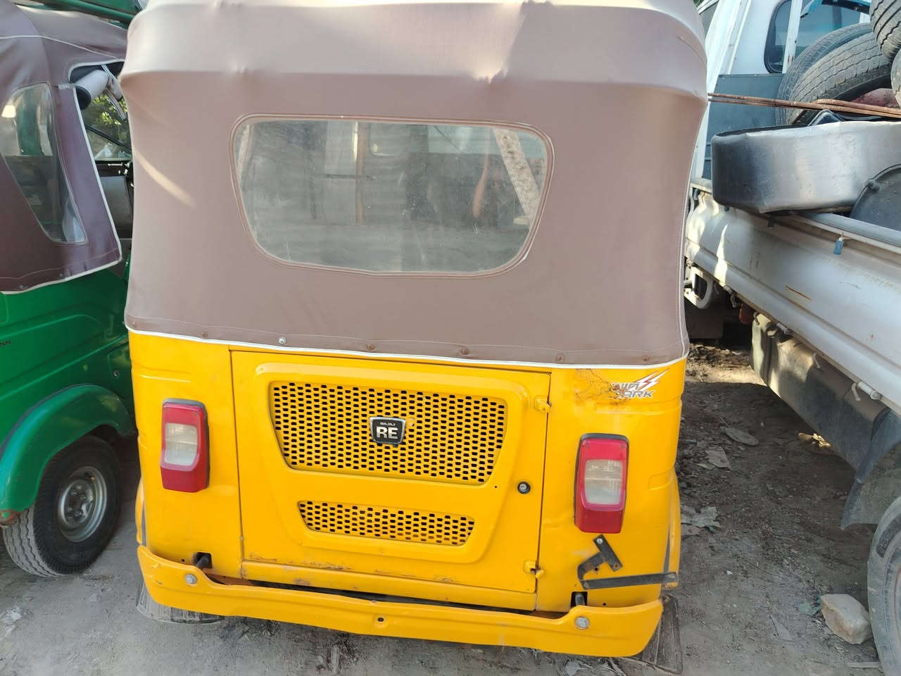 سلام عليكم تكتك لبيع ٢١ رقم انكليزي تحويل ثاني يوم مكان بغداد ام كبر والغزلان بيها ضربه بل لغد بارد  ومعمر دوسات *********** سعره ٧٥٠٠
