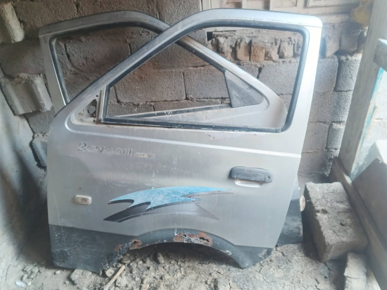 السلام عليكم يبان للبيع يدات الموجوده جامهن موجود مواطير ما بيهن يده مال باب سلايد اصليه عاديه ما اعرفها سعر البيبان 100 سعر اليد 30 مكان بغداد حي النصر ***********
