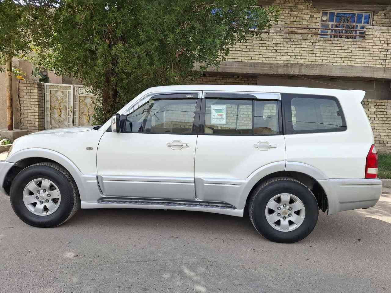 سلام عليكم
ميتسوبيشي باجيرو ٢٠٠٦
السياره خليجي
 السياره بيه صبغ نص الباب مال السايق وباب الجنطه
رقم اربيل باسمي تحويل ثاني يوم 
سبعه راكب 
تبريد تلث قطع 
كير مكينه مكفولات 
مكينه 3500
ماشية 227الف 
السياره جديده جدا كير مكينه تبريد حداديه تخم تاير كله جاهزه مكان السياره بغداد 
السعر85ورقة وبيه مجال بسيط
رقم الهاتف ***********
