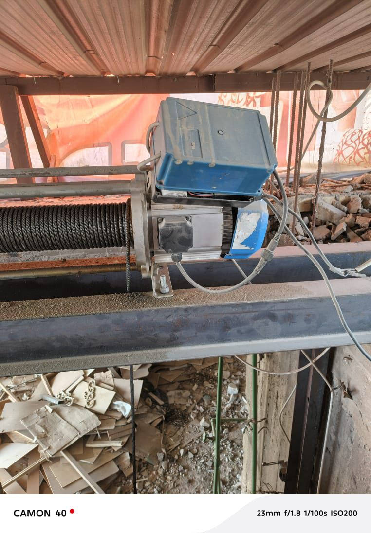 للبيع ونج (مصعد) طن ونص استخدام قليل ماطور جديد يكفي ٤ طوابق يرهم داخلي وخارجي بسعر مناسب بيع مستعجل للاستفسار اكثر الاتصال على الرقم التالي***********
