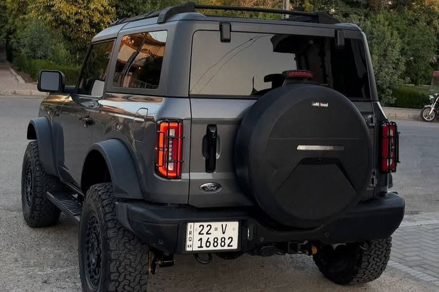 فورد برونكو 2023بوتلاند (اكو منها 6 سيارات فقط في العراق) 
محرك توربو 4 سلندر
26,000 ميل ماشي
ميزات إضافية
سقف بلاستيكي بستة أزرار
رادار 360 درجة - مرايا مزودة برادار - مرايا مزودة بسخان
شاشة كبيرة - 6 منافذ AUX في السقف
مدفأة وسائد - وسائد جلدية
نظام تحكم إلكتروني - تكييف هواء ثنائي المناطق
6 أوضاع قيادة - إضاءة متعددة المناطق
وسائد مقاعد رياضية
كاميرا 360 درجة - نظام دفع ثنائي
أقفال مركزية وأمامية وخلفية للمحاور
إطارات وعجلات جبلية - تم تغيير الإطارات المزدوجة في امريكا
مصابيح أمامية وخلفية LED

السعر: اطلب عبر التعليقات 📩

قطعتان صبغ 
السيارة بمحافظة سليمانيه 

رقم مالك السيارة
***********
