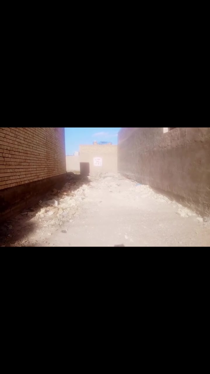 سلام عليكم البيع قطعه الارض في بغداد سبع البور مساحه قطعه 100متر واجها 5نزال 20  رقم  العقار  10663بسمي بدون دلاليه اني صاحبها  تفاصيل داخل فديو  سعر 22 وبيهامجال   اي استفسار اتصال ع رقم الهاتف*********** رقم واتساب متوفر او تصال اي وقت
