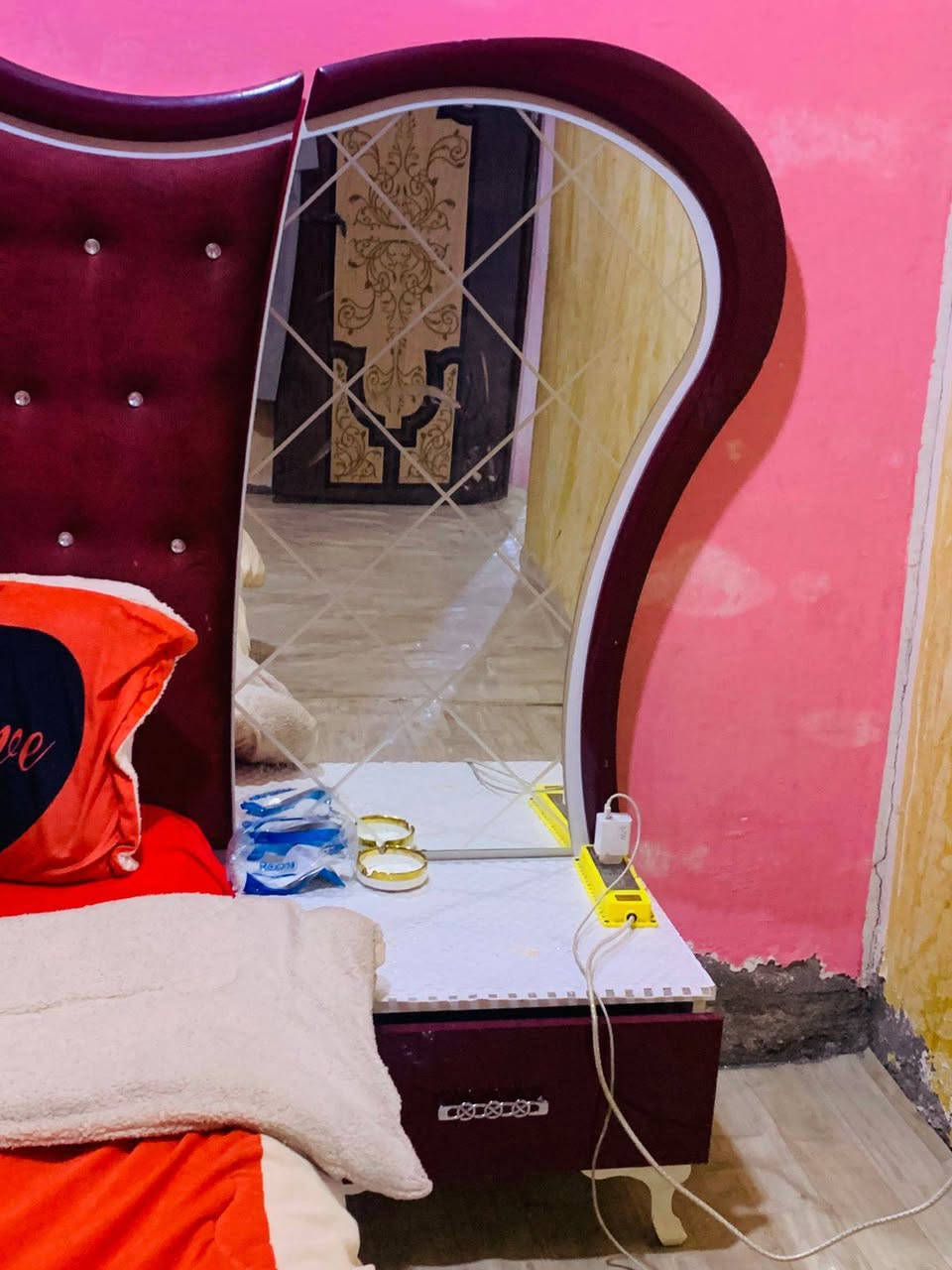 سلام غرفه اخشاب تركي للبيع نضيفه بس مجرات الكنتور يرادلهن سجج
السعر 700 وبيه مجال للشراي


**إذا كنت صاحب هذا الإعلان وتريد حذفه لأي سبب، رجاءا أرسل رسالة إلى الدعم الفني**