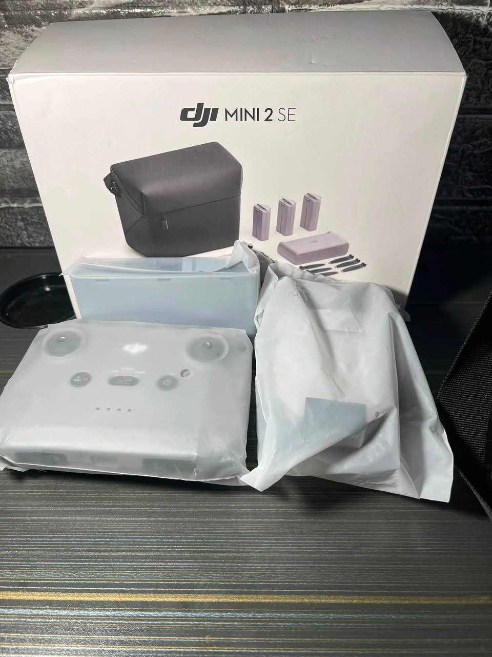 درون dji mini2SE جديد  كبس شركة لوك لحد الان ما مفحوص ولا مشتغل بعده بتراب الشركة   للبيع ليحب راسلني على خاص  كامل ملحقاته   ويه فقط بطاريات اثنين اجه من شركة نقص بطاريات اشتريت له اصليات اثنين لي يحب يدخل خاص او واتساب ***********
