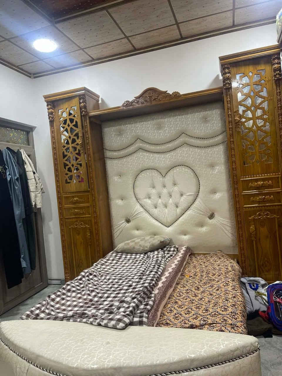 غرفه للبيع نضيفه فصال حديث مستخدمه شي قليل مكلف بل نشر تواصل واتس ***********
