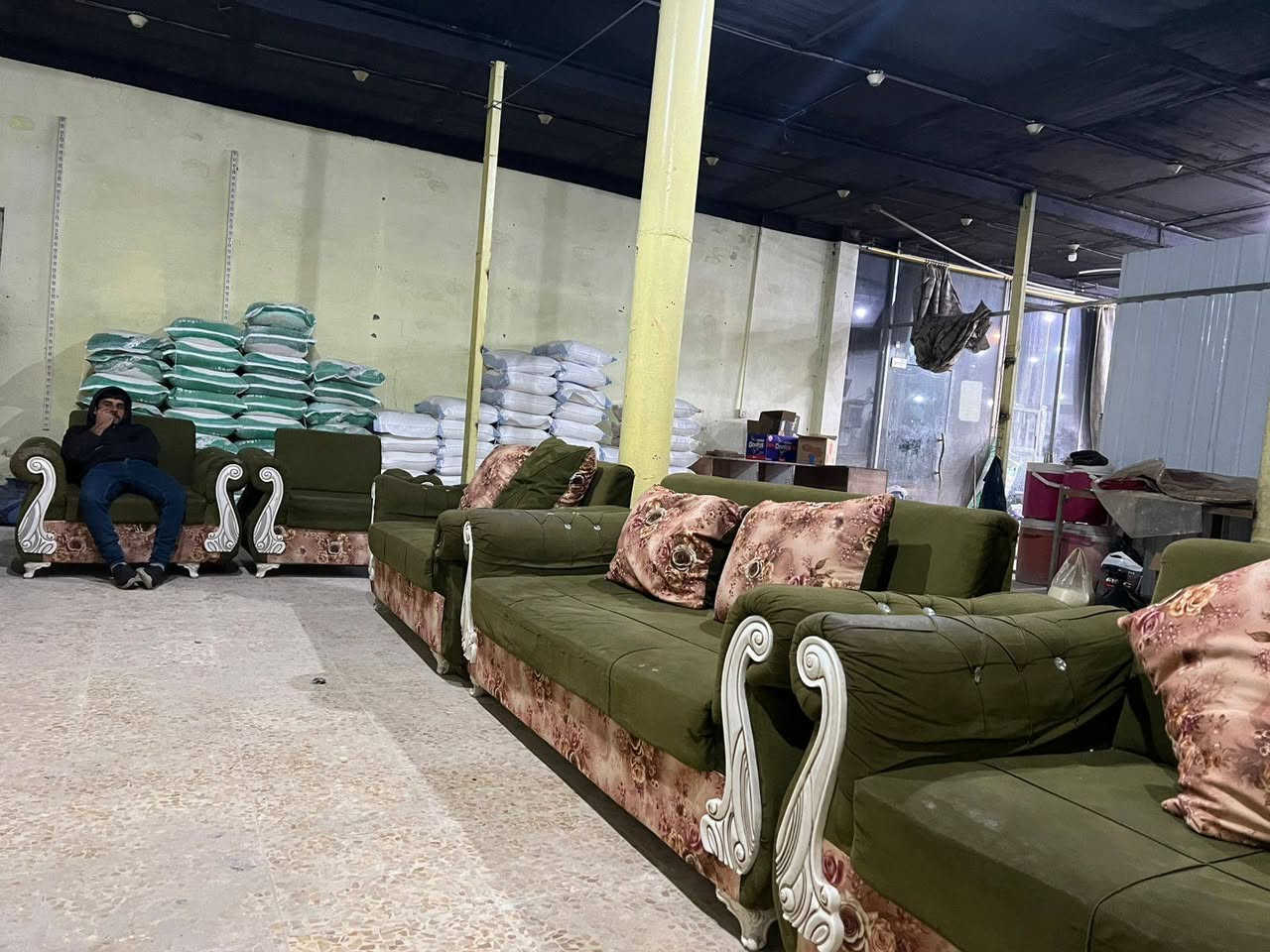 ميز طعام 6 كراسي سلايت سعره 140 مابي ضرر 
تخم قنفات 5 قطع 10 نفرات نضيف تسكام سعره 250 الشراي يتفضل خاص او الاتصال *********** بي واتساب مكاني نجف النجف, العراق
