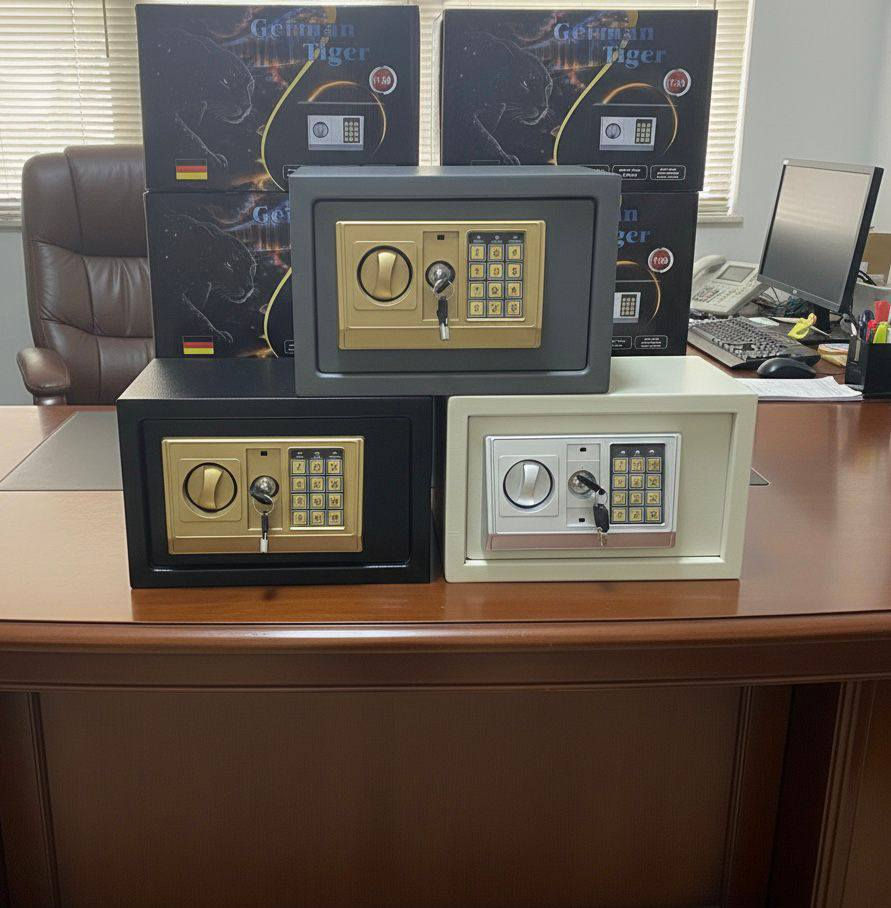 بــ ٣٥ الف فقط وتوصيل مجاني 
صغيرة بالحجم… قوية بالأمان 🔐
تحفظ فلوسك ومقتنياتك بأمان تام
ارتفاع ٢٠سم , عمق ٢٠سم , عرض ٣١سم 
جودة مضمونة وسعر مناسب 🔥
للحجز مراسلة الصفحة او على الرقم ***********
توصيل لجميع محافظات 🇮🇶
