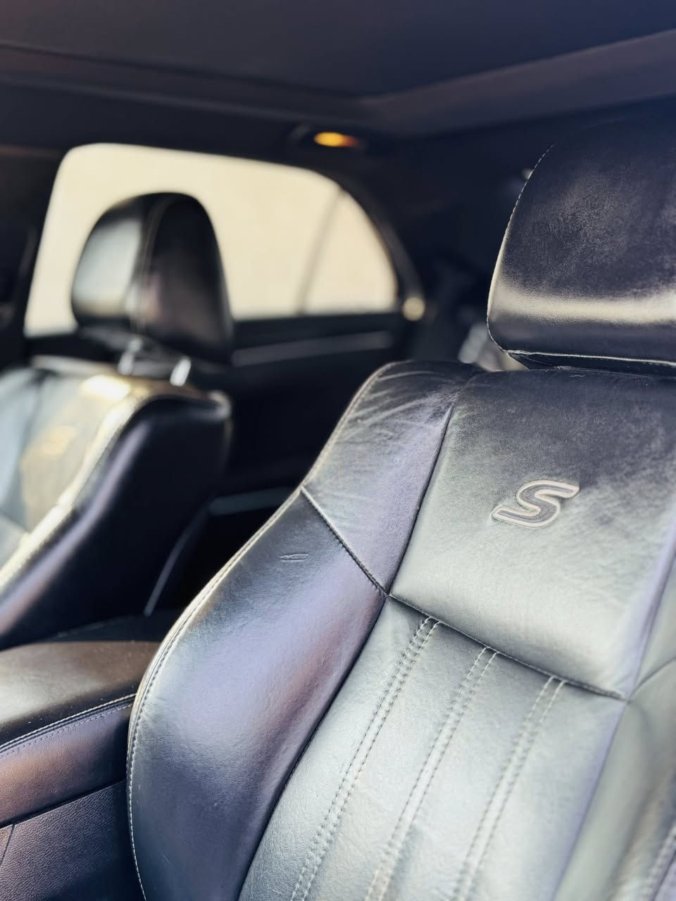 Chrysler ( S 2018 )

لون كحلي  / رقم بغداد

حادث السياره البنيد وجاملغين امامي فقط مرفق مع صور الحادث 

عداد المسافه 135 الف 

السياره كامله مناقصها شي 

الموصفات 😎

1-محرك (3600) 6سلندر 

2-كامره دواره

3-حساسات خلفيه

4-سماعات سستم

5-تشغيل عن بعد 

6-تحكمات سترين 

7-كشنات كهرباء 

8-تدفئة وتبريد بالكشنات 

9-كشن خزن

10-تبريد قطعتين 

11-هيترات بالمري 

12-لايتات زنون اناره عاليه 

13-بك لايتات ليزري 

14-سقف بانوراما 

15-كير ماوس 

وهوايه مواصفات بعد سياره كلش حلوه 

السعر (215)

رقم الهاتف   ***********

مكان السياره كربلاء 

وبالعافيه ع الي ياخذها
