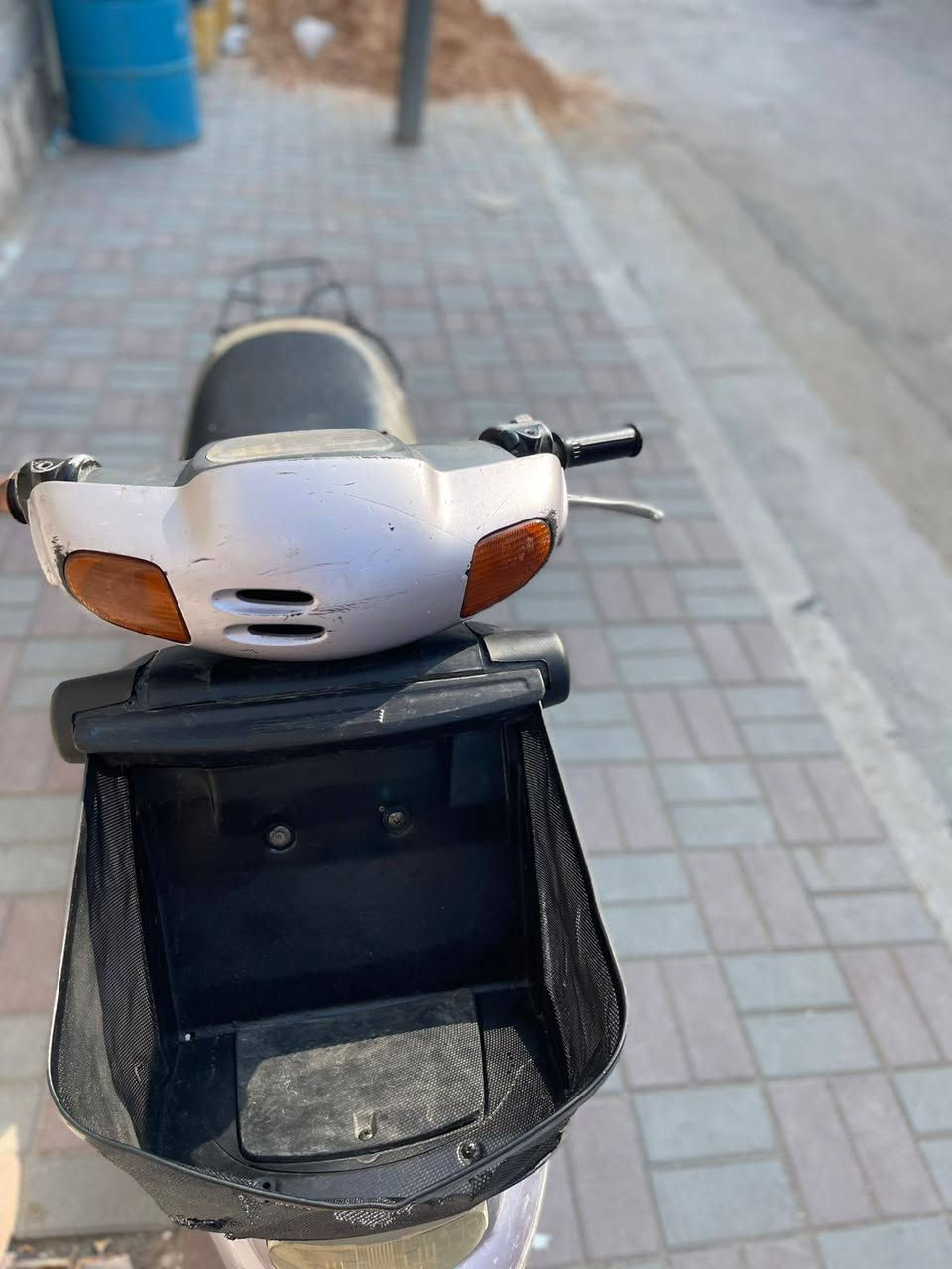 سلام عليكم منغولي ام سله للبيع
دراجه حلوه ونضيفه مكينه شرط خرسه مفتوحه مره وحده نضيفه وناعمه دراجه خير من الله نقصها فقط باتري ما عايزها اي شي دراجه مكينه شرط نعومه 
السعر325  و بيها مجال لشراي 
كربلاء قرب مستشفى الحسيني ***********
