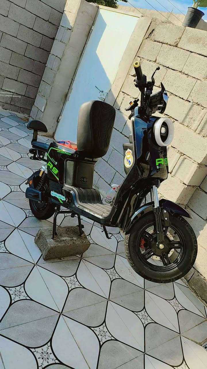 دراجه شحن للبيع 5 بطاريات 32 انبير سعر 550 مكان لبصره لهارثه رقم لهاتف ***********
