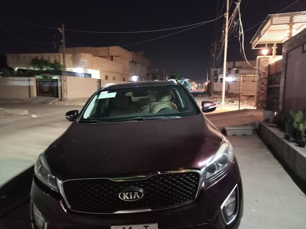 السلام عليكم كيا سورينتو موديل ١٧ بغداد امريكي محرك ٤ سلندر ٥ راكب بيه صبغ جاملغ  وبنيد جاهز من كل شي السعر ١٦٥ وبي مجال *********** و ***********
