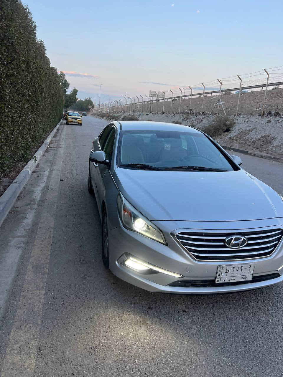 سوناتا 2015 سبورت وارد كندي 
حادث امريكا بنيد وجاملغ 
مصبوغه حزام 
مكينه 2.4  جديده 
كامله بدون نقص 
حجر بيئه موجود +
قانصه دهن +
السعر 100 وبيها مجال بسيط
مكاني بغداد / الدورة / او كرادة 
لاتصال وتساب
***********
