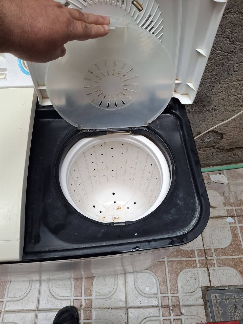 سلام عليكم غسالة للبيع شغالة كاملة اي نقص مابيهة السعر ٧٥وبيهة مجال الاتصال على الرقم ***********
