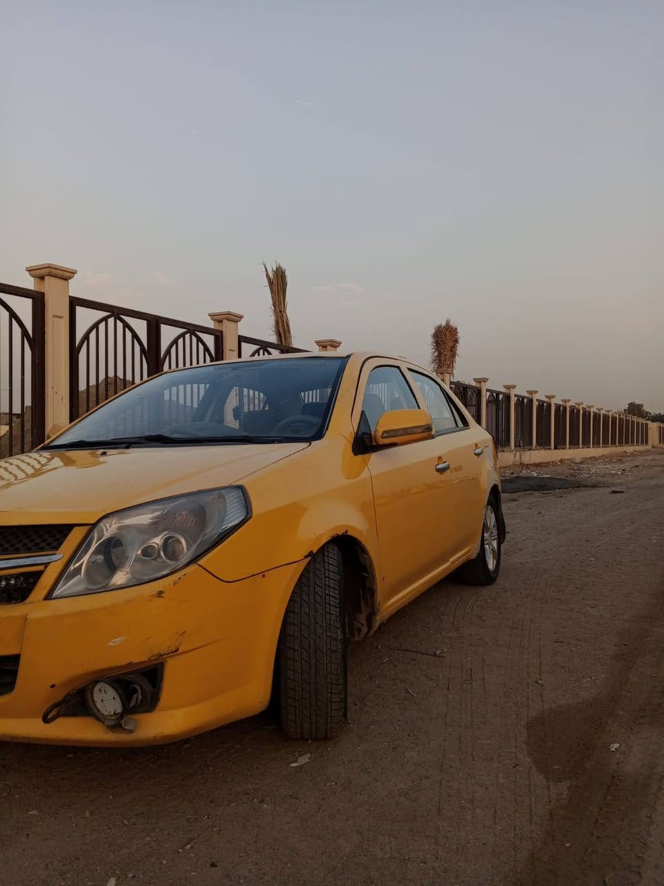 ((بلاشششش)) بسعر تلفون
السلام عليكم سيارة جيلي موبل موديل 2010 أوتوماتيك كير ومكينه ففتي (vvt) ياباني يعني ماكو توكفك بشارع سيارة كاملة مكملة أي نقص ما بيها تخم تاير جديد 
صدر أمامي خلفي جديد 
السيارة بيها منظومة غاز 
كهربائيات كلها شغالة لايت عالي ناصي بك لايت اشاير جام يصعد وينزل سنتر لوك 
سنوية عضم عاج 
راعيها يريد تحويل 
السعر :  13 ورقة وبيها مجال 
العنوان :بغداد الشعب شارع الصحة
الرقم: ***********
