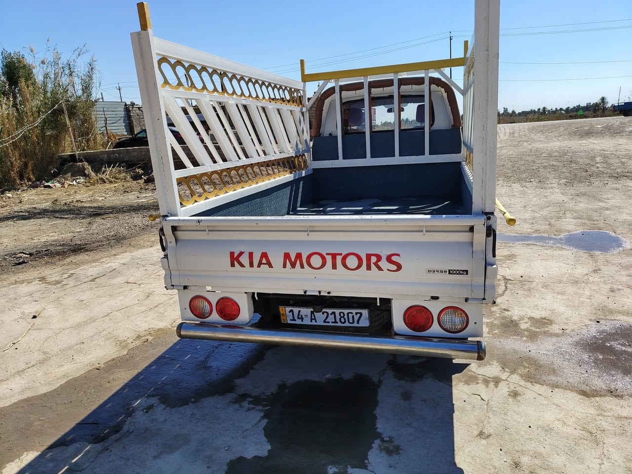 السلام عليكم
كيا للبيع 
موديل 2014 
السيارة جاهزه  كير  مكينه  حداديه  تخم تاير جديد  شاصي اكسل  كهربائيات تحويل مباشر السياره بيه بنيد مبدل  مثل مامضح بصوره السوناز  
مكان دوانيه 
***********
                 ملاحضه: السياره تنباع بدون محجر
