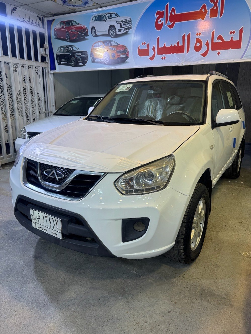 سيارة شيري تيجو للبيع، بلون أبيض نظيف جداً وموديل حديث. السيارة بحالة ممتازة من الداخل والخارج وتحتوي على إطارات جيدة. توجد في بغداد وجاهزة للسفر والعمل مباشرة.