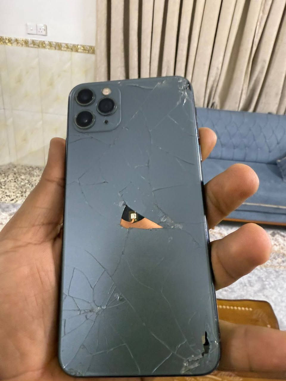 سلام عليكم ايفون 11برو ماكس ذكره 256 لون زيتوني مبدل شاشه جنج كلاس وبطاريه وكاله جهاز شغال 100/100 العوان بلديات حي الظباط.  
السعر /300وبيه مجال
***********
