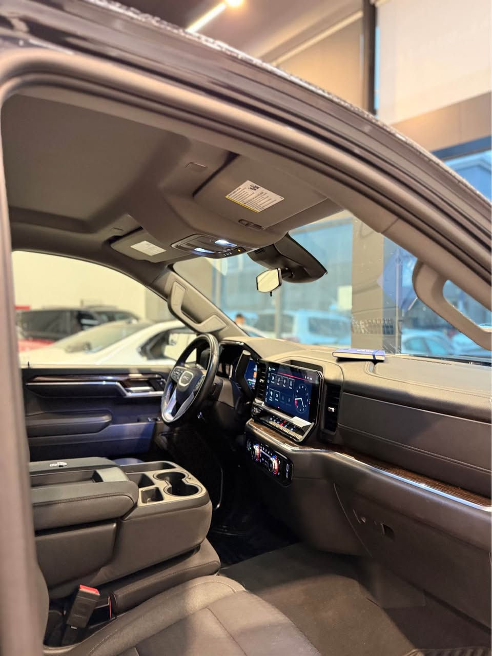 وارد امريكى موصفات SLE داخله ابراهيم خليل سياره كلين تايتل داخل و بيها قطعتين كلير باب خلفي سايق و جاملغ خلفي سكن بدون دواخل بدون ايرباك نهايي جديده سياره 
لون / نيلي غامق ميتالك 
ماشيه/ ٣٠ ميل فقط 
سياره جاهزه بدون سيرفز باقي كلها بشرط 
محرك 2.7لتر 4 سلندر تيربوو كشنات كهرباي رادار امامي و شاشه كبير و باب خلفي فتحتين سياره شغال و كشنات تدفئه
نتواجد فقط واتس اپ
*********** اربيل معرض البينا شارع ٤٠ أربيل, العراق
