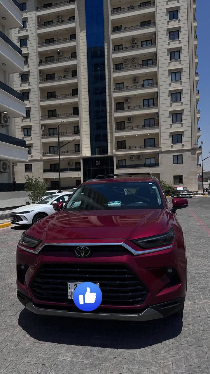 بسم الله 
السلام عليكم للبيع كراند هايلندر 2024 هايبرد 
وارد أمريكي بدون دواخل صورة الحادث مرفقه بلمنشور 

‏Toyota Grand Highlander Hybrid XLE AWD
* موديل 2024
* مواصفاتها:

* المحرك: 2.5 لتر، 4 سلندر هايبرد.
* القوة: 245 حصان (الإجمالية).
* ناقل الحركة: eCVT.
* نظام الدفع: رباعي إلكتروني (AWD) 
* عدد المقاعد: 7 أو 8 حسب ترتيب
* 
* شاشة معلومات وترفيه 12.3 بوصة.
* Apple CarPlay وAndroid Auto لاسلكيًا.
* شاحن لاسلكي للهاتف.
* مقاعد جلد
* مقاعد أمامية تدفأة تبريد وكهربائية.
* باب خلفي كهربائي.
* تبريد ٣ قطع .
* كاميرا خلفية.
* حزمة Toyota Safety Sense 3.0 التي تشمل مثبت السرعة الرادارات إماميه خلفيه ، البريك تلقائي، المحافظة على المسار، ومراقبة النقطة العمياء.  
مكان السيارة الفلوجة 
***********

