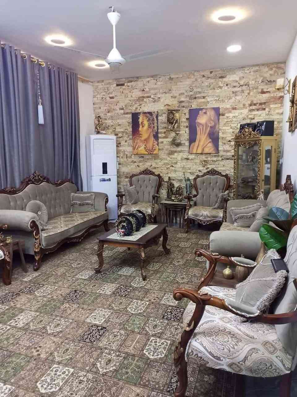 دار للبيع مساحه ٥٠٠متر طابو صرف ماليه قاطين ٣غرف نوم صاله مطبخ حار بارد صحيات كراج حديقه بناء درجه اولا طابوق يباع مع الأثاث كامل موقع جدا راقي سلمان باك بنص السوق ٣ دقائق مشي عن سيدنا سلمان المحمدي (***********)(***********)
