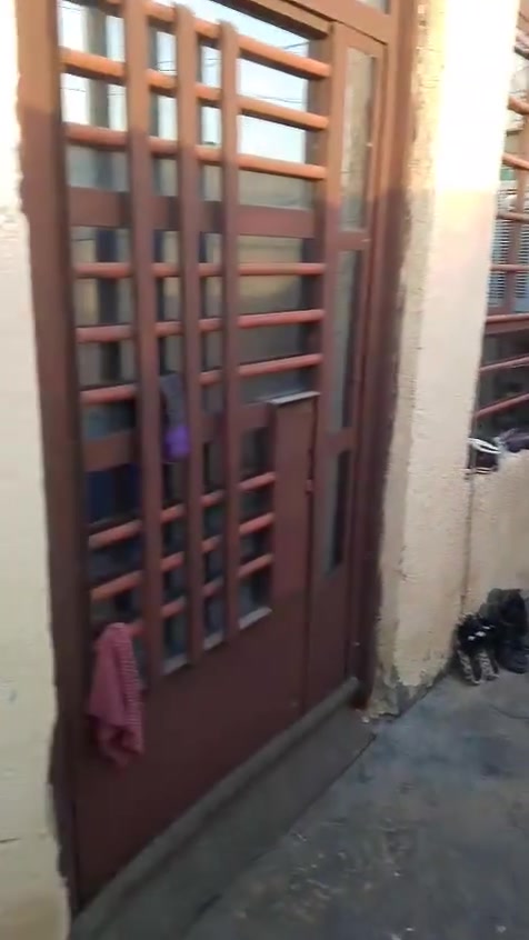 بيت اللبيع تجاور الغزاليه شارع المشجر بظهر المصوصف السعر ٢٥ بيت نظيف وهاي الأغراض هم اللبيع هذه الرقم ***********
