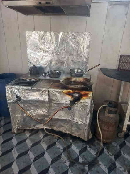 السلام عليكم عندي مثرامه دبل كبيره  حجم 22  وطباخ للبيع للبيع سعر 350قفل***********
