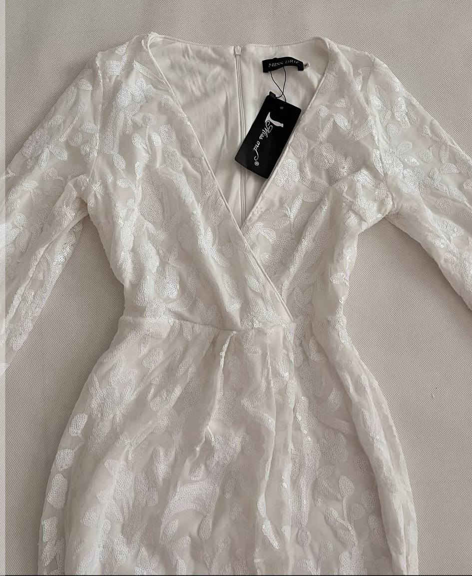 عندي هذا الفستان قياس 38/36 بعده ليبل سعره 35 مع توصيل 🥹🤍


**إذا كنت صاحب هذا الإعلان وتريد حذفه لأي سبب، رجاءا أرسل رسالة إلى الدعم الفني**