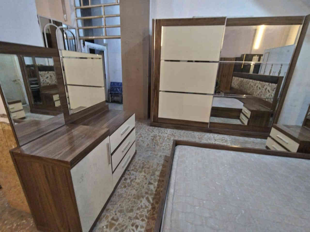 ٣٩٠ الف مع النقل والشد الطابق الأرضي داخل محافظة النجف الاشرف ***********
غرفه نوم تركي نضافه جيده
