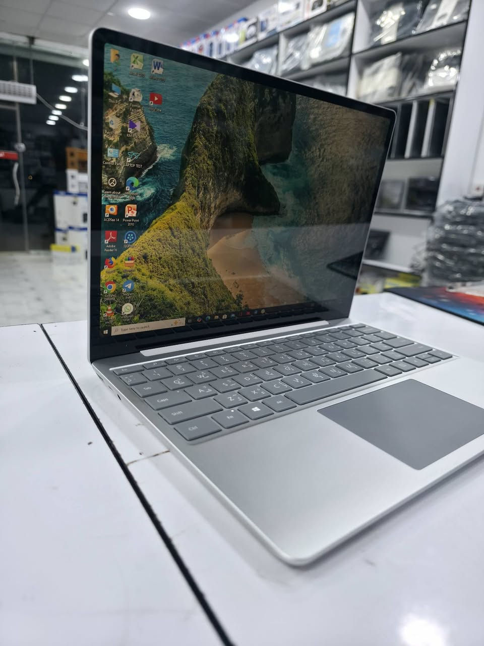 💻🔥 عروض مميزة على لابتوباتMicrosoft 
Surface Laptop Go
🔹 معالج: Core i5 – الجيل العاشر
🔹 RAM: 8GB
🔹 تخزين: 256GB SSD
🔹 شاشة: 12.5 إنج
🔹 كرت شاشة: Intel – داخلي حجم 4 كيكا
💰 السعر: 400 ألف فقط ✅
---
✨ مميزاتنا
✅ نظافة الجهاز 98%
🛡️ ضمان شهر كامل
🔁 استبدال بنفس الموديل في حال وجود أي مشكلة
---
🎁 ملحقات مجانية
🔌 شاحن أصلي
🎒 حقيبة
🖱️ ماوس
---
🚚 توصيل 5 الف
📍 لجميع المحافظات لفترة محدودة
---
📞 للحجز والاستفسار
📱 اتصال: ***********
💬 واتساب: ***********

📍 الأنبار – حديثة – بروانة – قرب مدرسة نهر دجلة
#مكتب_سمارت_فيو
