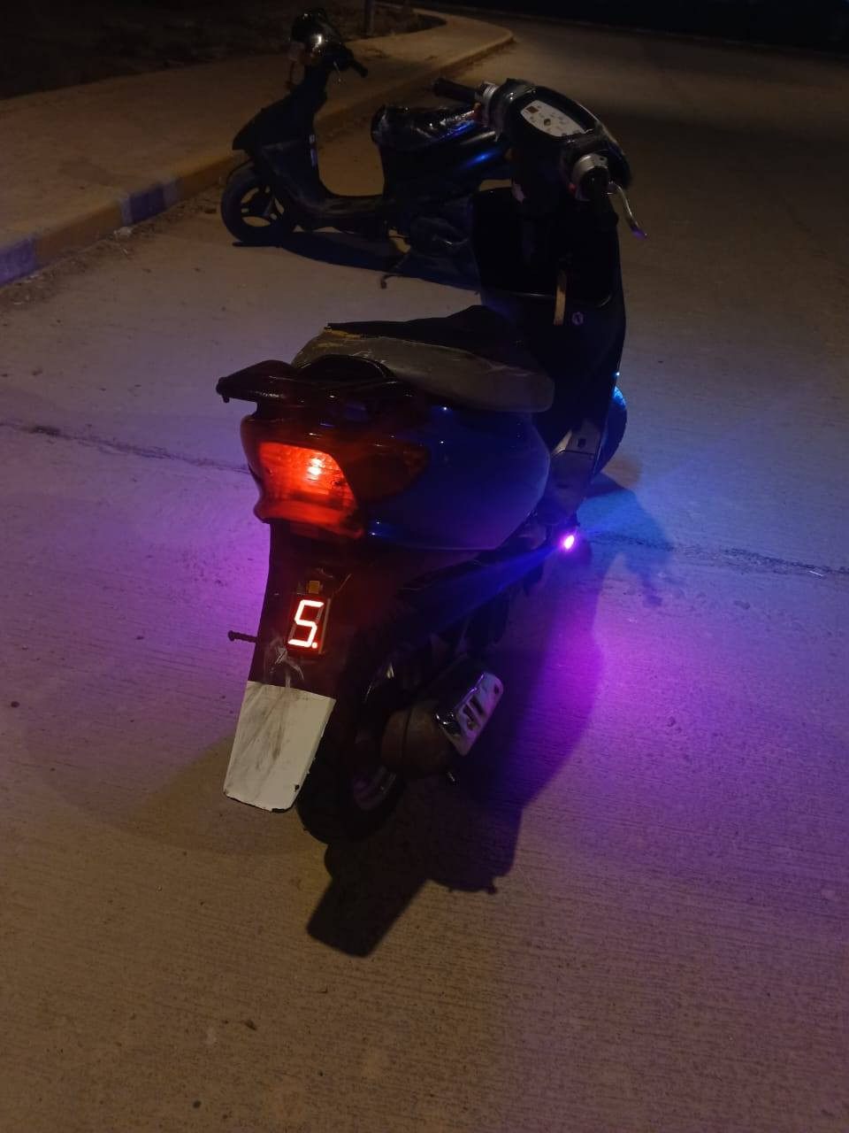 السلام عليكم دراجة عصفوري نضيفة كلهة شغالة دراجة مفتوحة مرة وحدة التواصل على الرقم
*********** المكان العمارة السعر 400وبيهة مجال
