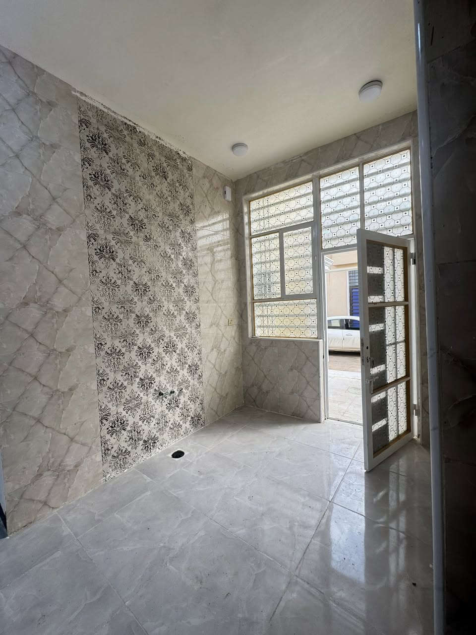 يا رزاق 
دار 100 متر مربع غرفتين 
صاله ستقبال مطبخ 
صحيات داخليه خارجيه 
طابو زراعي سند 25 مشمول بتطويب 
بناء طابوك اساس وسكف صب 
ارضيه بورسلين 
مقابل ملحق قريه الغدير عامود 321 
عنوان المكتب مقابل ملحق قريه الغدير عامود 317 
استفسار اكثر اتصل على الرقم التالي او مراسله واتساب 
***********
