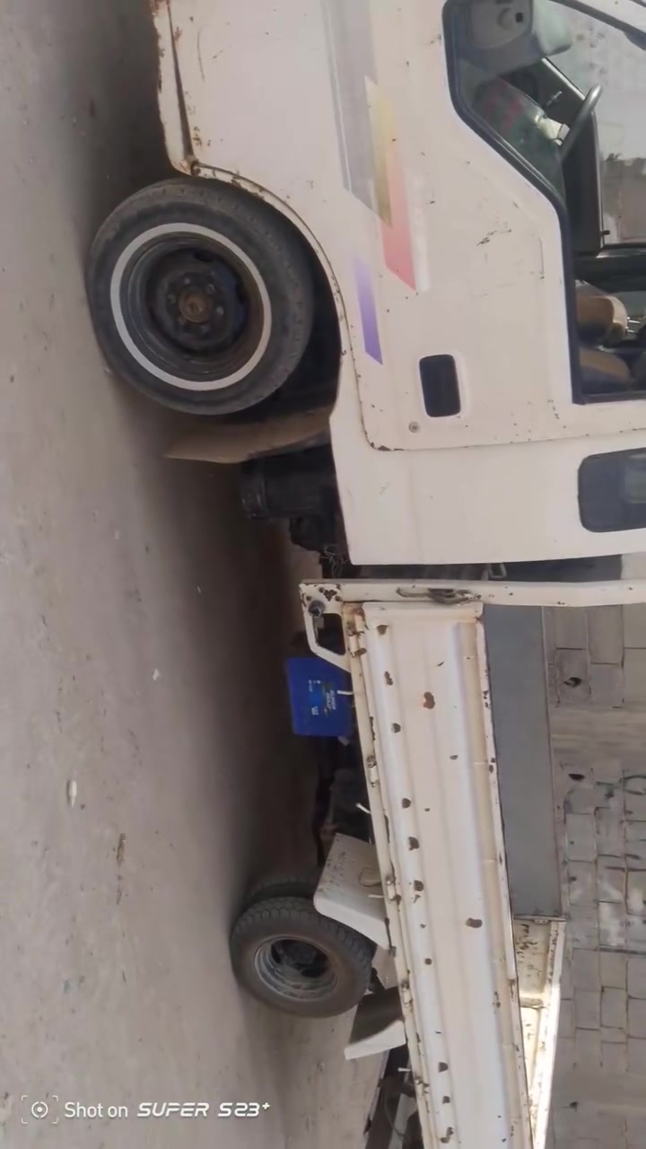 كيه معيون  موديل 200 كير ومكينة  وباور نضاف  رقم بابل مكان حيل بتول بيها فكرة بشاصي  مكولة منضربة سعر 57. ***********

