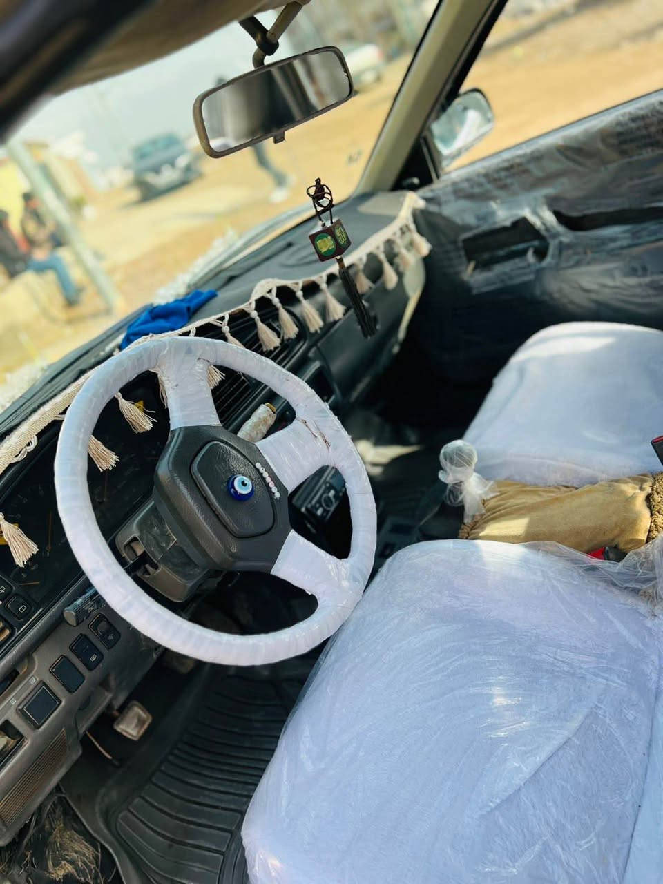 مازدا مۆدێل٩٠ئاڕم پلاستیک  سلێمانی  هەشتو بەخ  گێڕ عادی  ئاڕمو ئەوەلیاتو موسو بڕاوە بەشەرت گێڕو مەکینەو تەقەو ڕەقە بەشەرت کارەباهیو گێچو گەرمو فڵچە مەزبوتە  هەیکەلی زۆر جوانەو بۆیاخی زۆر جوانە ماڵی دۆسە سعری ٢٨گەڵا شوێن سەیسادق*********** حلبجة, السليمانية
