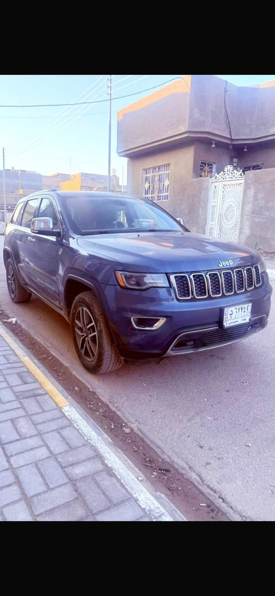 🚘 سيارة للبيع | عرض مميّز
▫️ النوع: جيب كراند شيروكي
▫️ الموديل: 21
▫️ اللون: حبري 
▫️ الممشى: 46
▫️ الرقم: بغداد 
✨ الحالة: ممتازة جداً
🔍 الفحص: كامل بدون ملاحظات
📑 الأوراق: أصولية 100%
💰 السعر: مناسب وقابل للتفاوض
📍 التواجد: السماوه 
📩 للتواصل ***********
