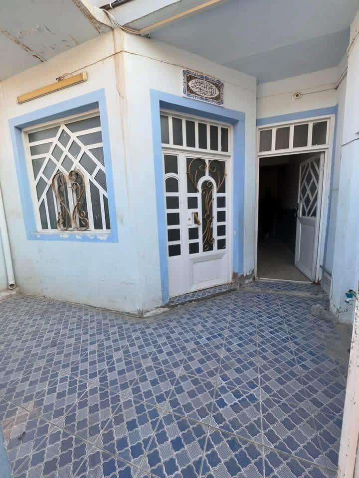 بيت 🏡 اجار حي السلام 100 متر طابق واحد  تفاصيل البناء  غرفه وصاله ومطبخ وستقبال وصحيات قرب شارع المطبات  التواصل مكتب دار السلام  *********** وليد الشباني
 *********** امير التميمي #سلام #سلام #نجف
