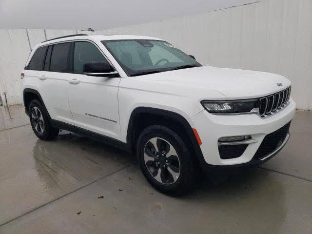 السلام عليكم
جيب كراند شيروكي لمتد  (بلاص)وارد امريكي فول
بدون صبغ  صوره حادث مرفقه في صور 
فقط لحيه دعاميه خلفيه
ايرباك سليم
‏ Grand Cherokee limited 4Xe 2024 
  فول مواصفات ماشية 37 الفmi
لون ابيض
{ رقمه بغداد باسمي }
🟫 حجم المحرك ٢٠٠٠ تيربو جارج ٣٧٥ حصان مع محرك الكهرباء اسرع من الهيمي
نظام الشحن : الشحنة الوحدة تمشيك ٦٠ كيلو بدون بانزين  تيربو + هايبرد + بلك ان🔌
الضرر بارد في جنطه بدون صبغ  مبين صوره حادث
 جميع الارباكات سليمه 
🔴 حساسات خلفية
🔴 ‌‎حساسات جانبيه بالمري
🔴 خمسة راكب 
🔴 رادار 360 درجة 
🔴  تحديد مسار 
🔴 حساسات خلفية ا
🔴  تبريد قطعتين 
🔴 ️خمس انضمة قيادة 
🔴 بانوراما 
🔴 دفع رباعي. 
🔴 كير ماوس مع وضعيات القياده المختلفه للجبال والطرق الوعره والرمال والطين
🔴 شفتات ستيرن 
🔴 هاند بريك بصمه 
🔴 ️مقود جلد + تدفئة 
🔴 شفتات ستيرن
مواصفات 
 لايتات لد 
 شاشات دجتل  شاشه كبيرة مع نفكيشن GPS بدون نت 
4️⃣ كراسي خزن ميموري  
5️⃣ سستم صوت ALPINEو دمام خلفي بلادي 
6️⃣ تشغيل عن بعد
7️⃣ نظام محاكاة العجلة الذكي 
8️⃣ نظام ملاحة 
9️⃣ نظام قيادة ذاتية بريك امامي خلفي اوتو (توقف ذاتي عند السهو)     
🔟نظام تشغيل واطفاء اوتماتيكي للمحرك للتوفير من صرف الوقود . ( Auto Start System ) .
***********
مكانه بغداد
