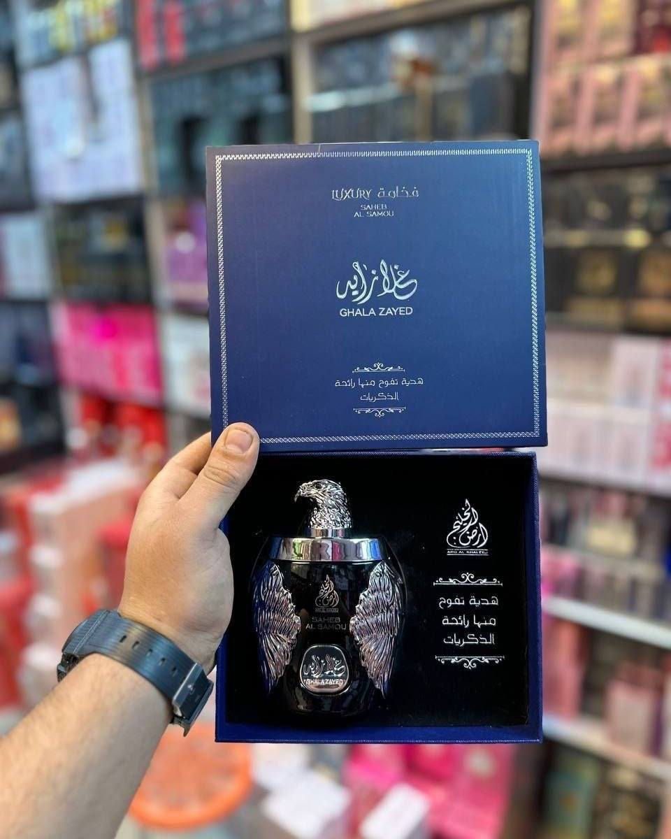 ✨ غلا زايد صاحب السمو… عطر لا يشبه الحضور العادي، بل يترك بصمة فاخرة تسبقك أينما ذهبت.
من دار ard alkhaleej الإماراتية🇦🇪💯 ، يأتي هذا العطر بتركيبة تجمع بين الانتعاش الملكي والدفء الشرقي العميق، ليمنحك إحساسًا بالقوة والأناقة منذ أول رشة.
تبدأ الرحلة بنفحات منعشة من الليمون والجريب فروت والنعناع مع لمسة فلفل وردي تضيف جاذبية مميزة، ثم ينتقل العطر إلى قلب دافئ مليء بالزنجبيل وجوزة الطيب والياسمين وخشب الأرز، قبل أن يستقر على قاعدة فخمة من العنبر والبخور والمسك والباتشولي وخشب الصندل لثبات يدوم وفوحان يلفت الأنظار.

عطر أو دي بارفان صُمم للرجل الذي يبحث عن الهيبة، الفخامة، والحضور القوي بأسلوب قريب من العطور العالمية الراقية مثل أفينتوس، لكن بسعر اقتصادي يناسب الاستخدام اليومي والمناسبات الخاصة.
غلا زايد… عندما تتحول الرائحة إلى هيبة
#الاصلي المنشأ خليجي الامارات 🇦🇪💯

🚘 يوجد خدمة توصيل لجميع محافظات العراق 🚘
✨ غلا زايد صاحب السمو… عطر لا يشبه الحضور العادي، بل يترك بصمة فاخرة تسبقك أينما ذهبت.


**إذا كنت صاحب هذا الإعلان وتريد حذفه لأي سبب، رجاءا أرسل رسالة إلى الدعم الفني**