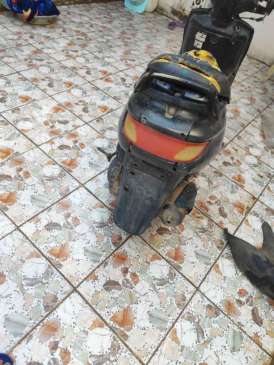 سلام عليكم دراجة للبيع محرك حاوية نضيف  ما مفتوح عوزهة ترتيب شوية  السعر 275وبيهة مجال لشراي المكان نجف الحولي شارع 30 الاستفسار ***********خاص متواجد
